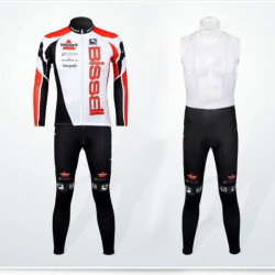 PROFESJONALNY JESIENNO-WIOSENNY KOMPLET ROWEROWY BISSELL MODEL 2012 Z SZELKAMI